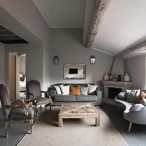 charming-penthouse-in-piazza-venezia-with-terrace.it-romehotels.com/
