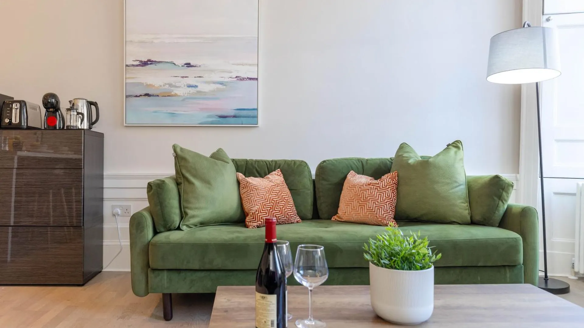 Dragon Suites - Edinburgh City Centre 1 Bed Apartment